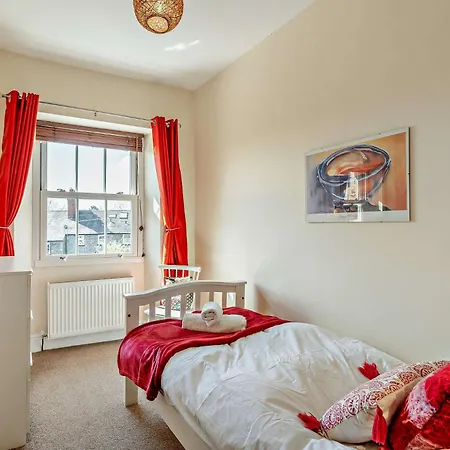 3 Bed In 91839 Hotel *